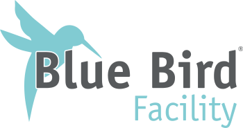 Logo von Blue Bird Facility mit türkisfarbenem Vogel-Symbol und grauer Schrift auf transparentem Hintergrund.